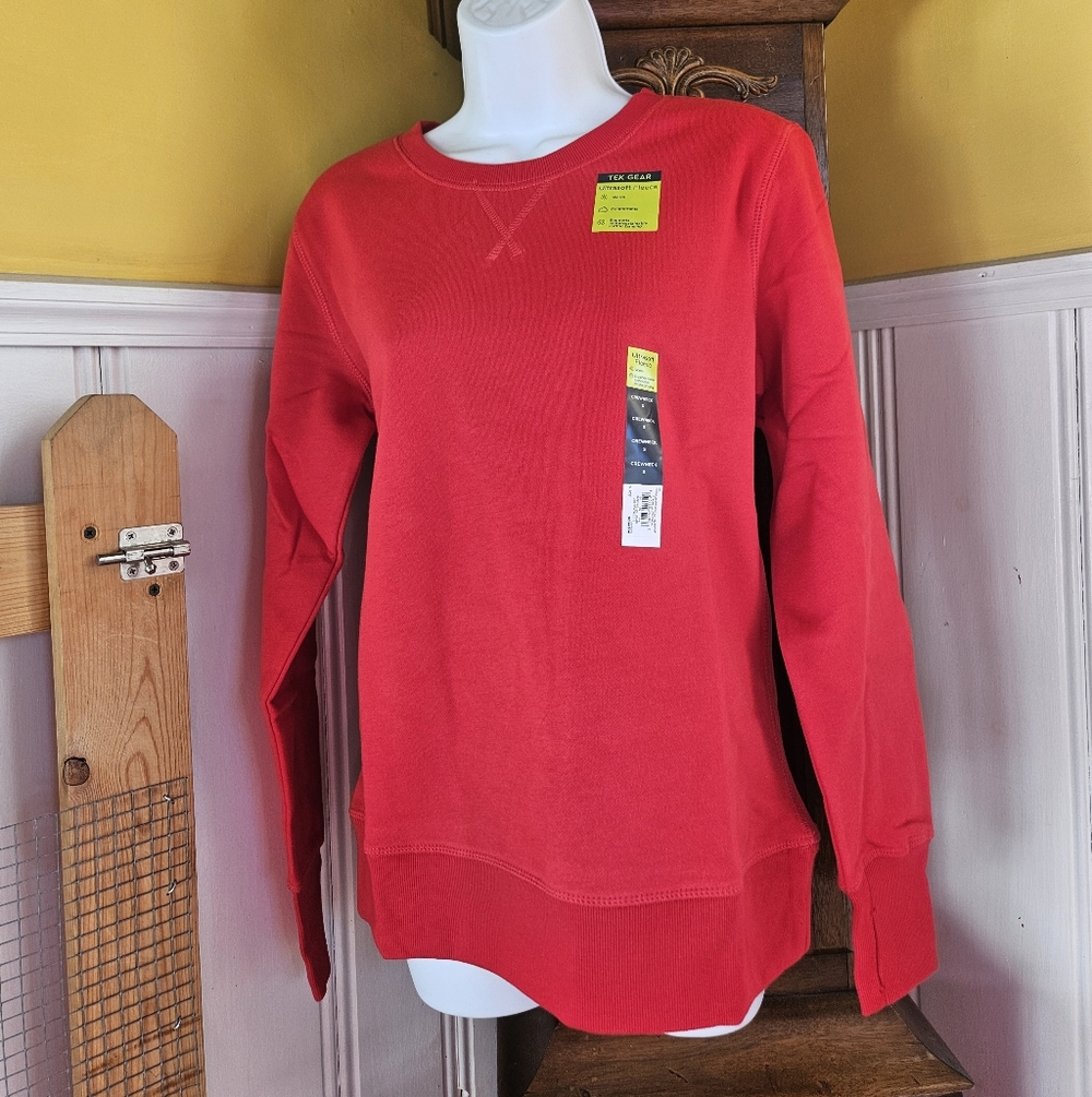 NWT..Tek Gear Red Crewneck Sweatshirt Size Small